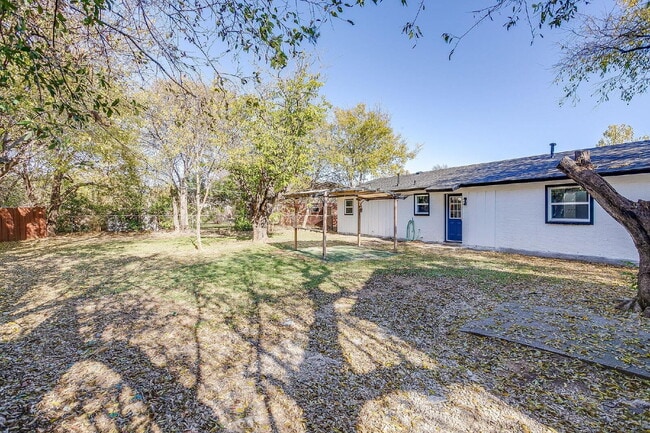 Building Photo - 521 Mesquite Ave N