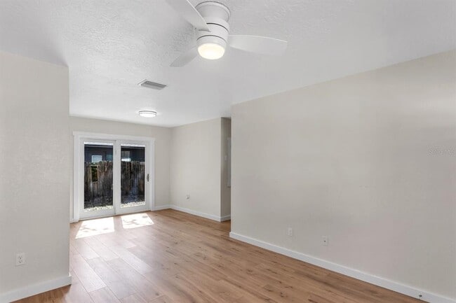 Building Photo - 14717 Sunset St