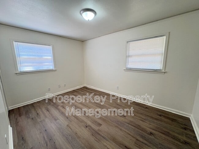 Building Photo - 2736 Chevy Chase Dr