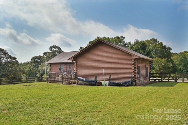 Building Photo - 187 Rustic Rd