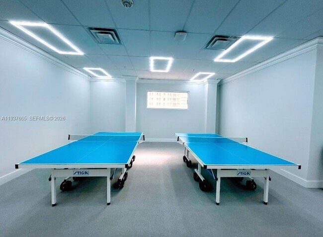 Building Photo - 2030 S Ocean Dr