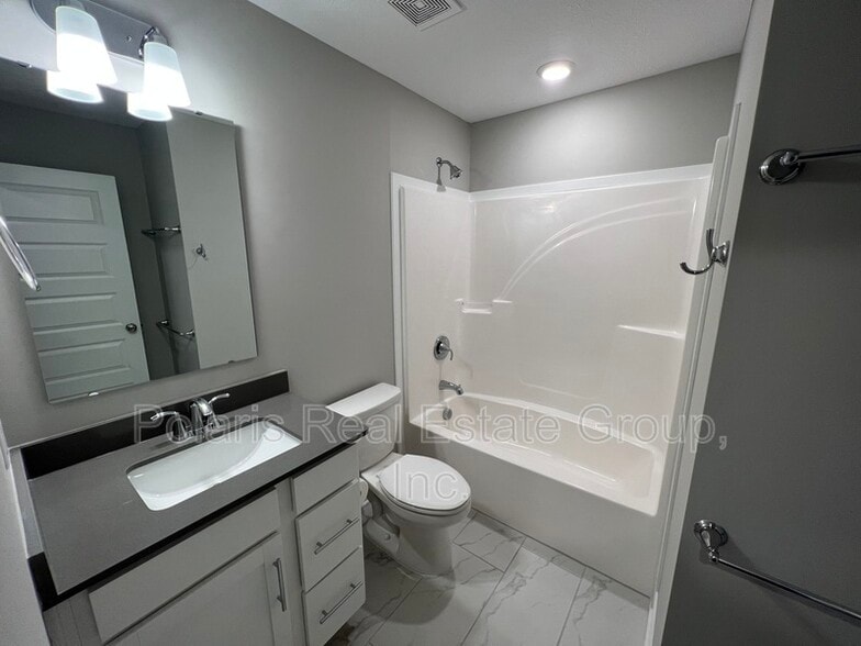 Building Photo - 635 Golborne St