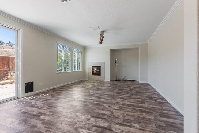 Building Photo - 20863 Grapevine Dr