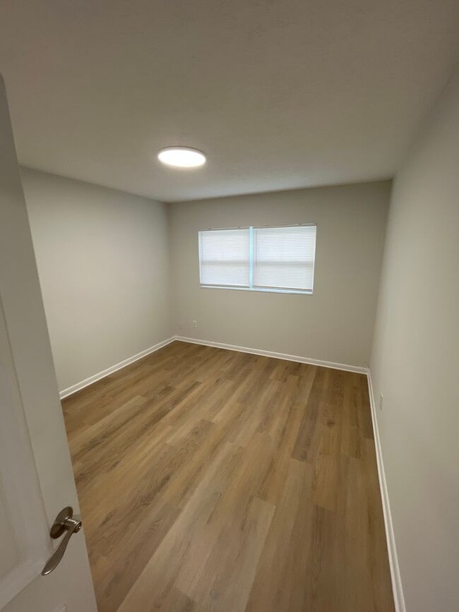 Building Photo - 126-132 E Harding St