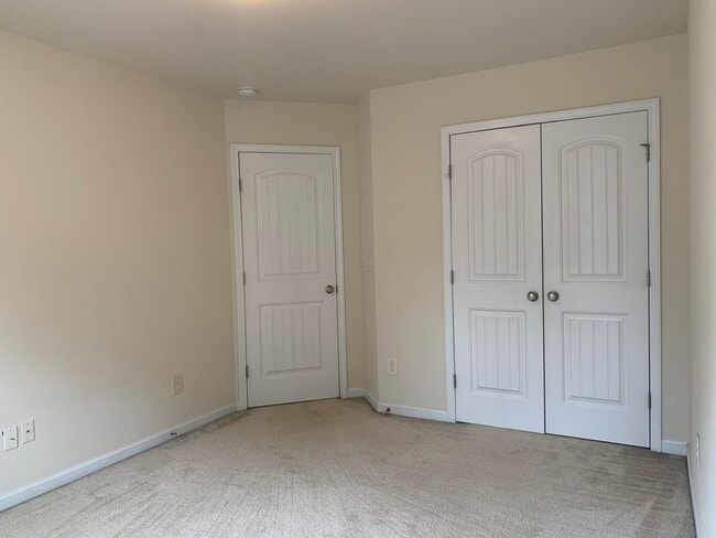 Building Photo - Beautiful 3 Bedroom Townhome in Raleigh near beautiful park! Apply Now!