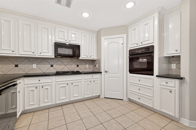 Building Photo - 127 Monterrey Rd W