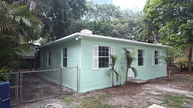 Building Photo - 475 ne 164th st / Private home in Quiet Norh Miami Beach street