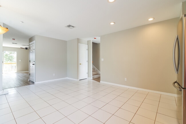 Building Photo - Tropical Dunedin Rental