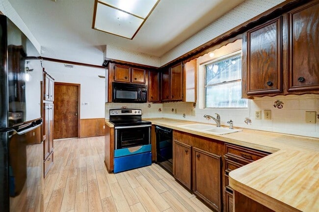 Building Photo - 12534 Millbanks Dr