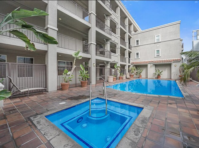 Building Photo - 4060 Glencoe Ave