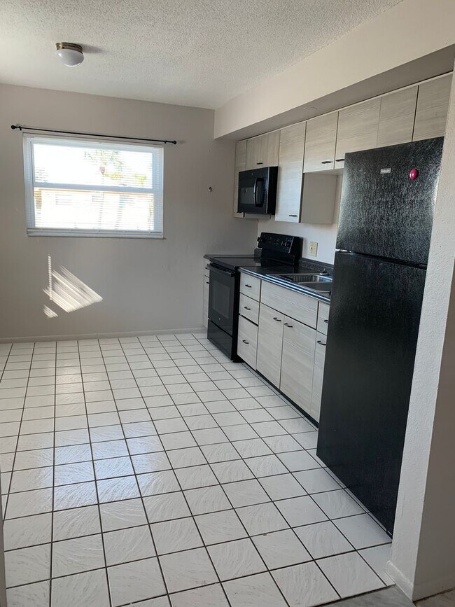 Building Photo - 2/1 Condo For Rent  in St. Cloud Next Near Excellent Schools