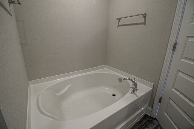 Building Photo - "Spacious 4 Bed, 2 Bath Home in Biloxi, MS - A Must-See Rental Property!"