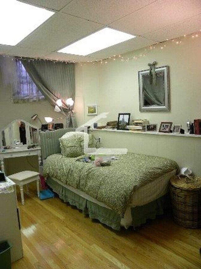 Building Photo - Perfect 3.5 bed Close to Fenway!!