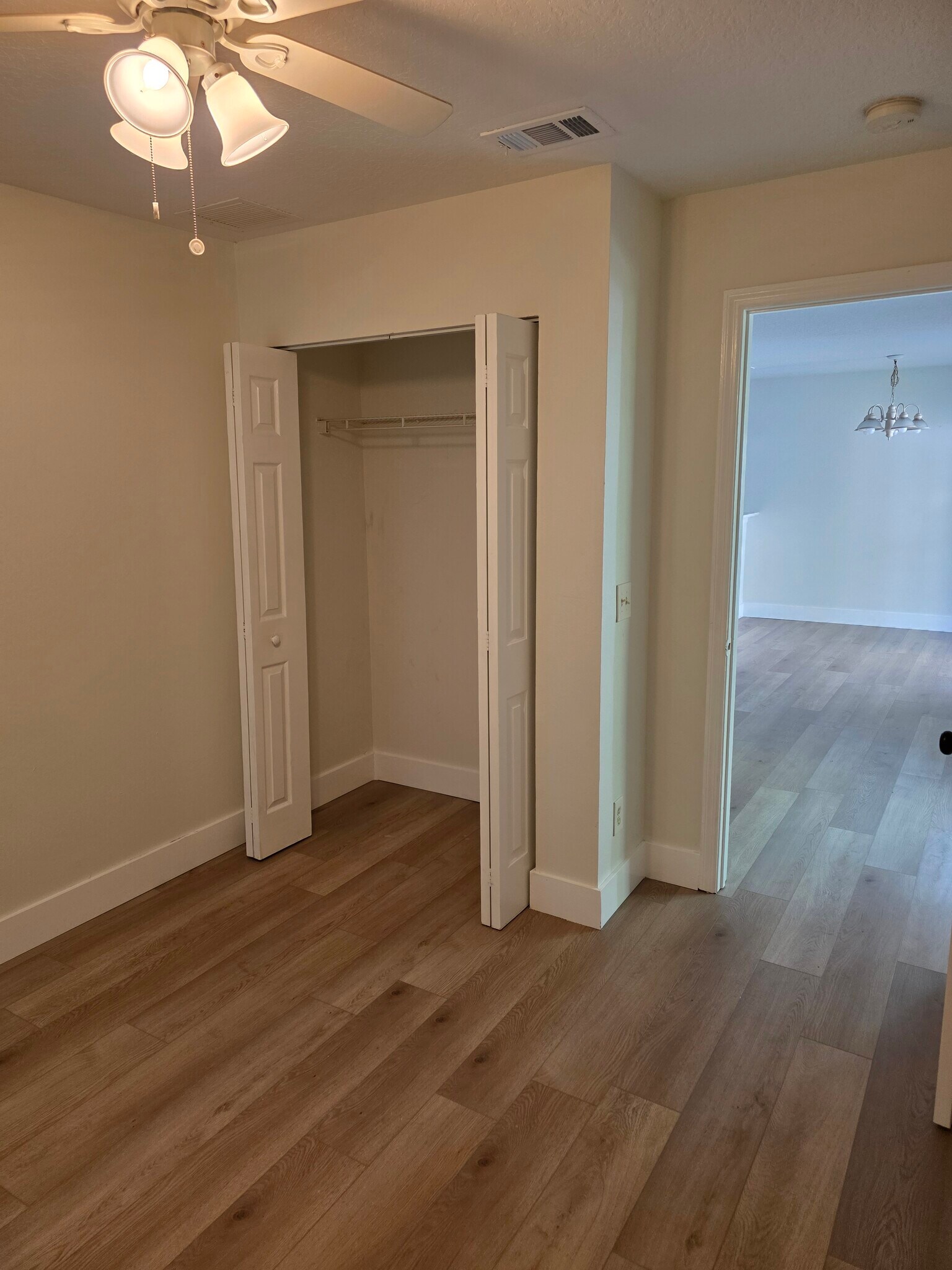 Building Photo - 512 13th Pl