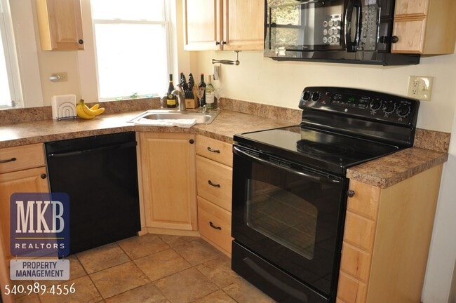 Building Photo - Grandin area 3 bedroom home