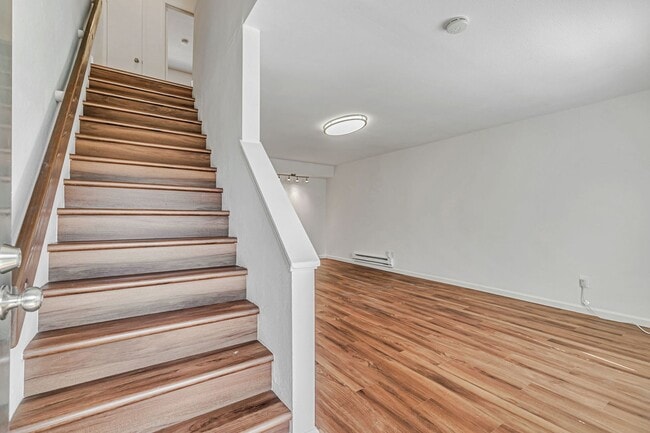 Building Photo - 2BR 1.5BA Condo For Rent – Prime Central F...