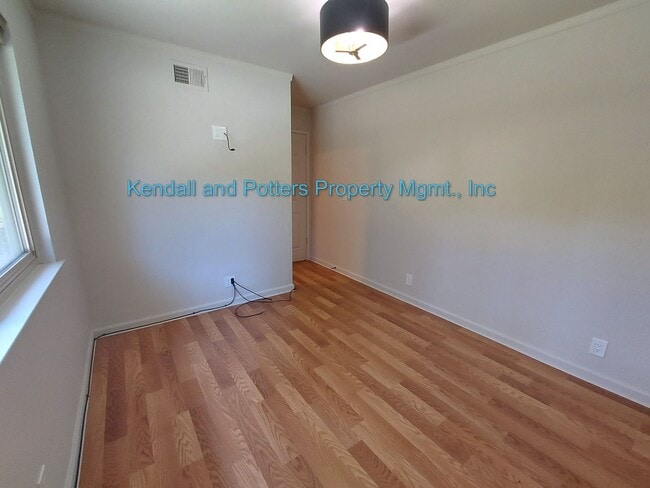 Building Photo - Beautifully Updated Capitola Shores 2 Bedroom/1 Bathroom