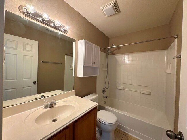 Building Photo - 3 Bed/ 2 Bath Home Available in Villages of Berry Creek!