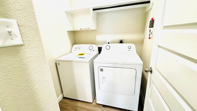 Building Photo - 2423 Bluefish Ct