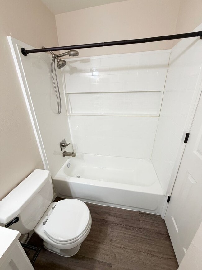 Building Photo - Exceptional 3-bedroom, 2.5-bathroom end unit townhouse located in Arvada