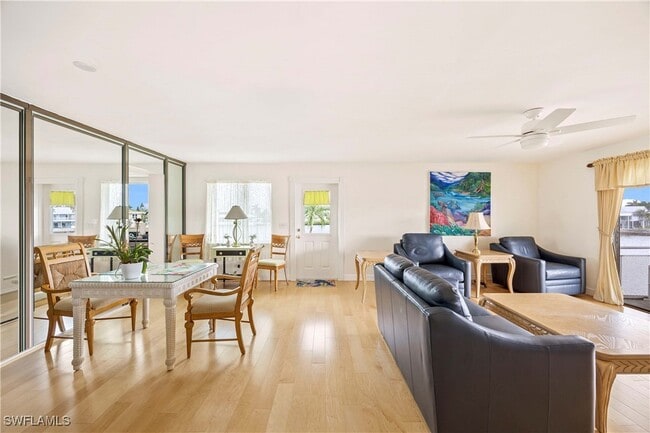 Building Photo - 330 Kon Tiki Dr