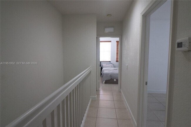 Building Photo - 6020 W Sample Rd