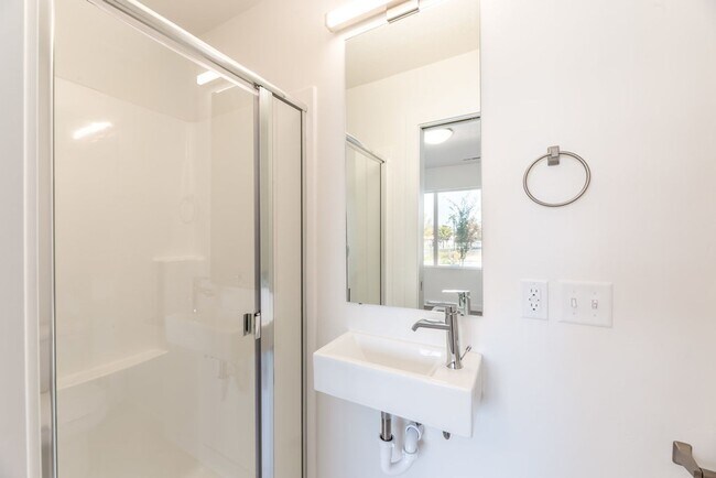 Building Photo - Gorgeous Brand New Townhome!