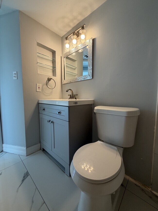 Building Photo - 10280 Carolina St