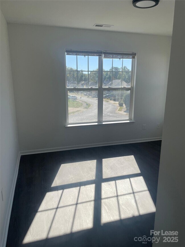 Building Photo - 242 Amir Cir