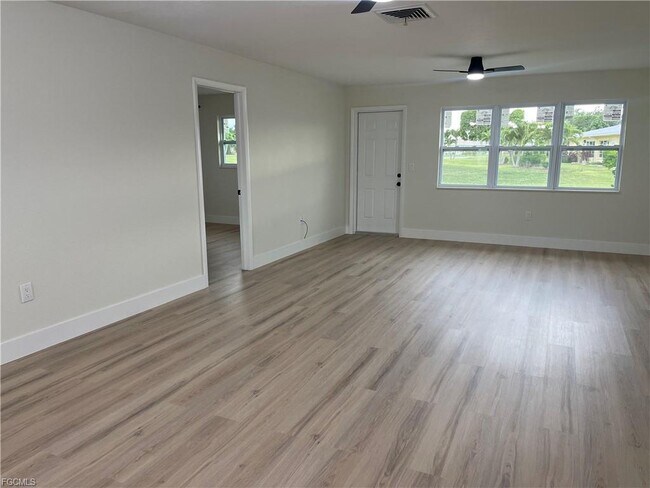 Building Photo - 2180 Leisure Ln