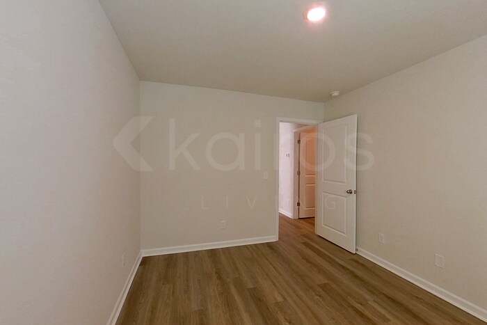 Building Photo - 121 Inez Ave