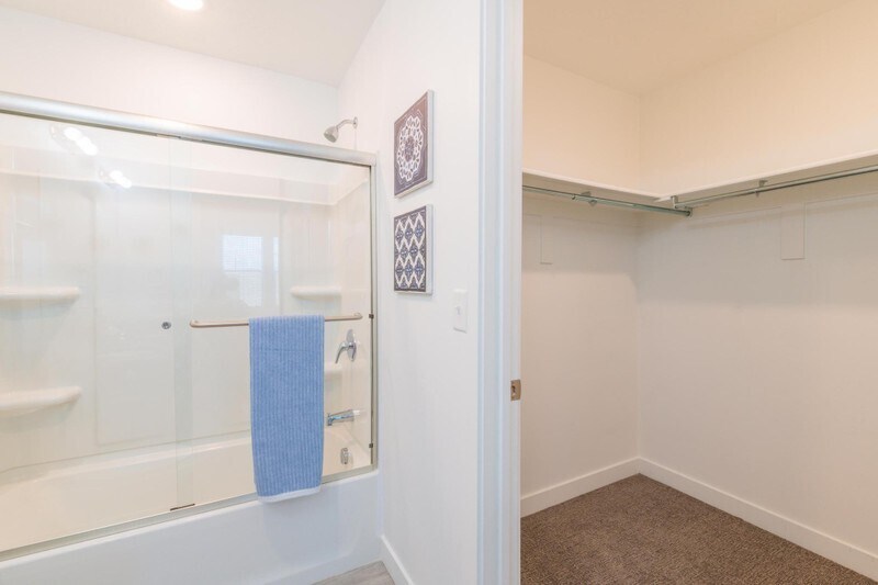 Building Photo - 723 E 380 N