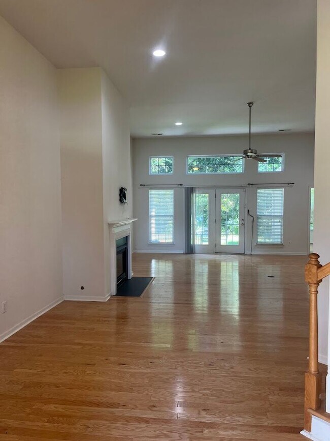 Building Photo - 1716 Waterbrook Dr