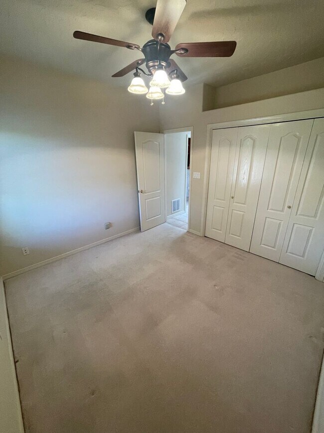 Building Photo - Gorgeous Home in Sonoma Ranch off Golf Club Rd!