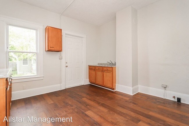 Building Photo - 2810 Woodbridge Ave