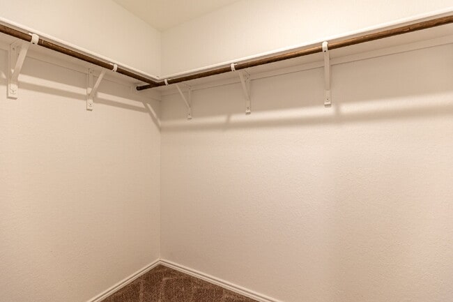 Building Photo - 9143 Coronal Rings