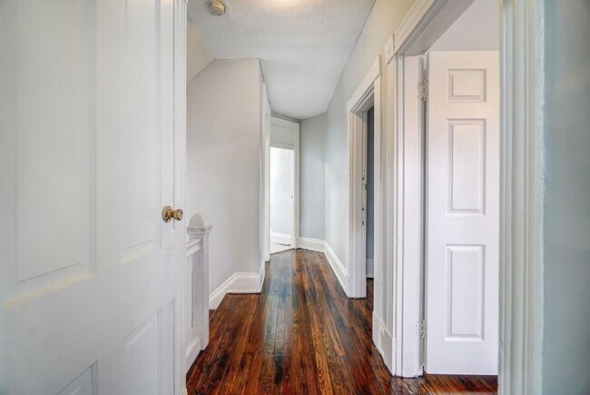 Building Photo - 870 Rockdale Ave