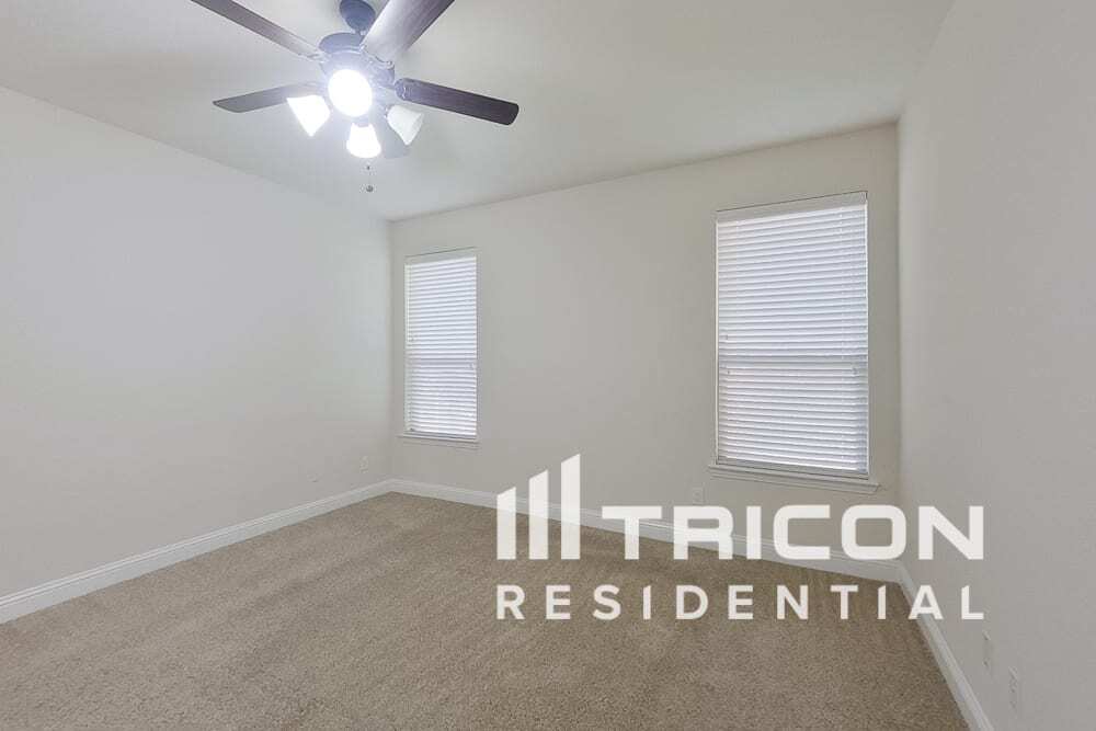 Building Photo - 208 Melody Wy