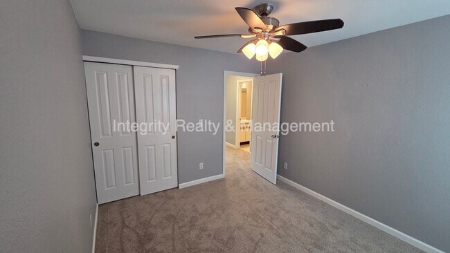 Building Photo - 5056 Weeping Willow Cir