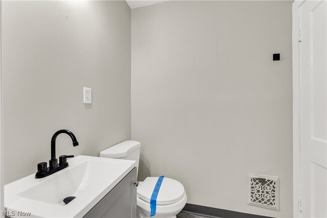 Building Photo - 1501 Botany Ave