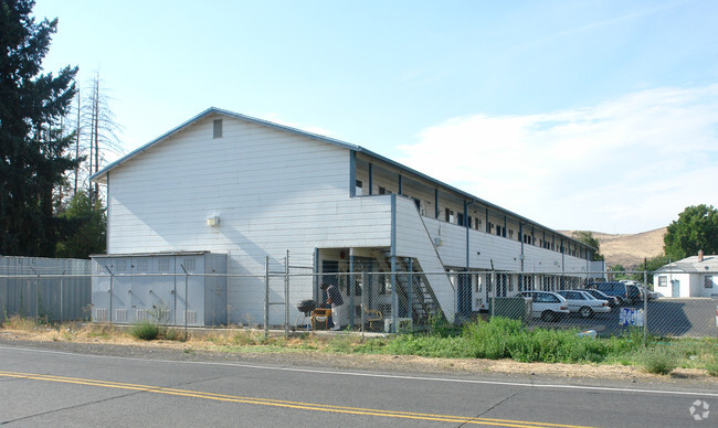 Primary Photo - Welcome to Columbia Apartments in Yakima!