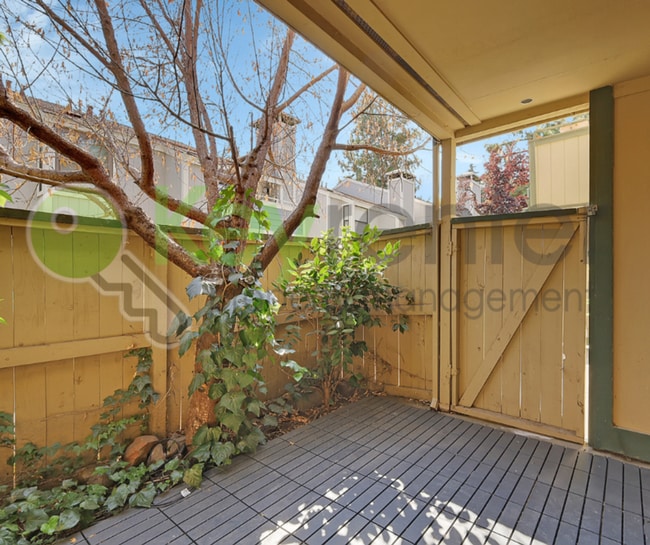 Building Photo - 600 Del Verde Cir
