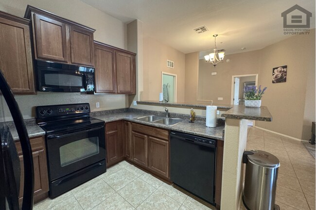 Building Photo - 2Bed/2Bath Condo in North Chandler! Ready for Immediate Move-In!