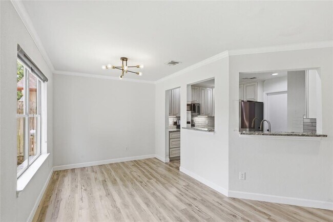 Building Photo - 2326 Dowd Ln