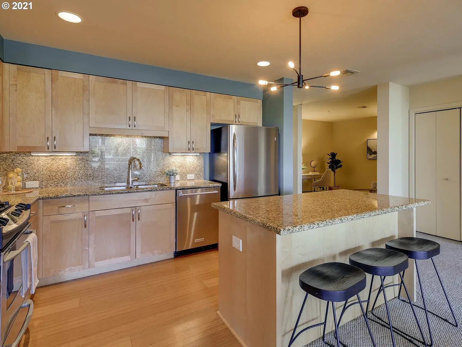 Building Photo - 1620 NE Broadway St