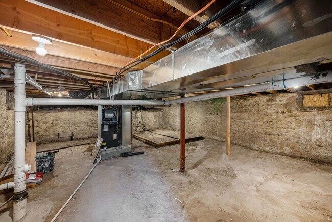 Building Photo - Remodeled 3 Bedroom 2 Bathroom Home!