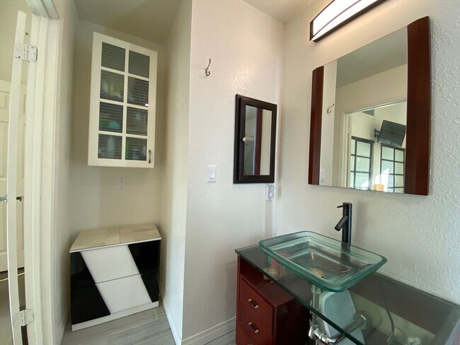 Building Photo - Stunning 3-bedroom, 2-bathroom coastal condo with Modern Custom Upgrades!