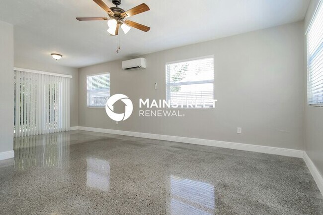 Building Photo - 3 Bedroom Pet-Friendly Home in Hollywood, ...
