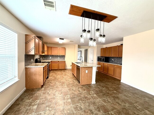 Building Photo - 15906 Arapaho Bend Ln