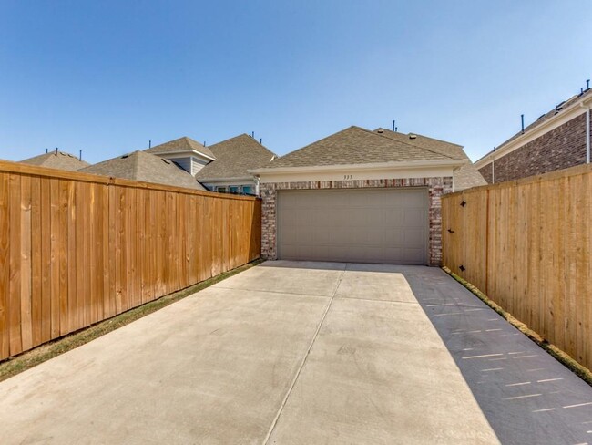 Building Photo - 337 Gleneagles Dr